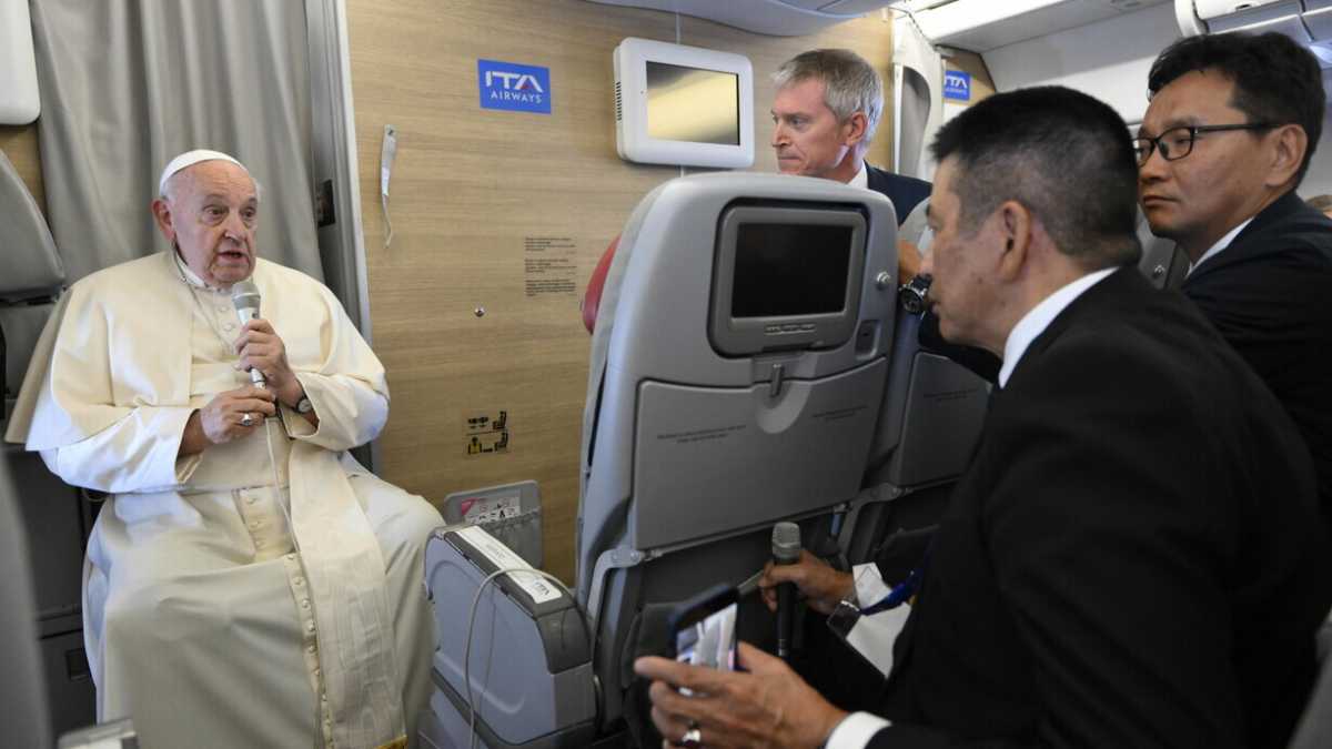 Immagine di Il Papa rivendica la strategia diplomatica con Xi, mentre Tajani atterra a Pechino e va a messa