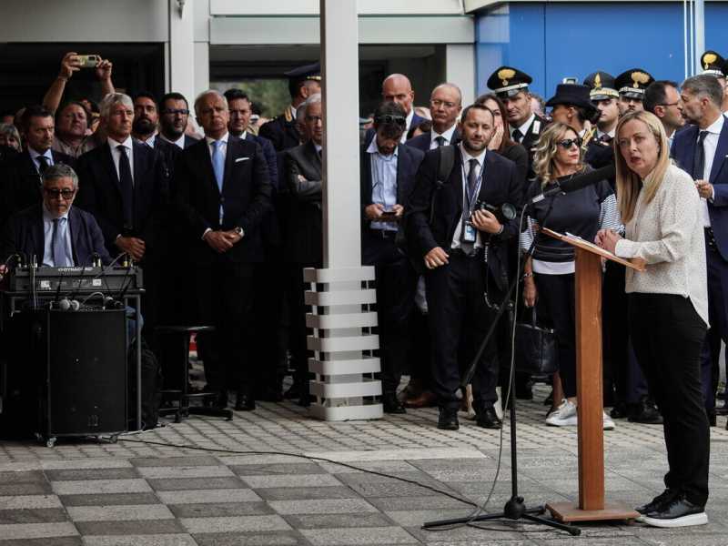 Meloni a Caivano (foto Ansa)