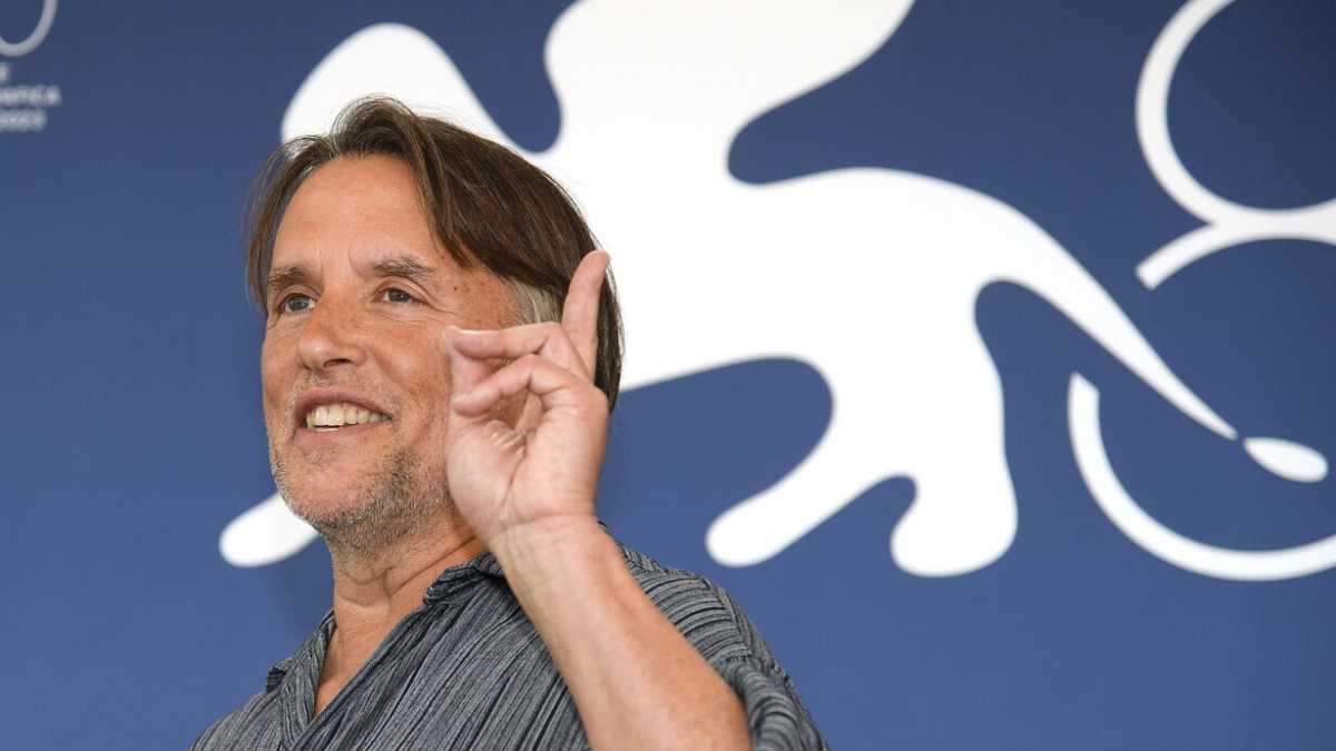 Immagine di “Hit Man”, il film fuori concorso che avrebbe sbaragliato tutti gli altri
