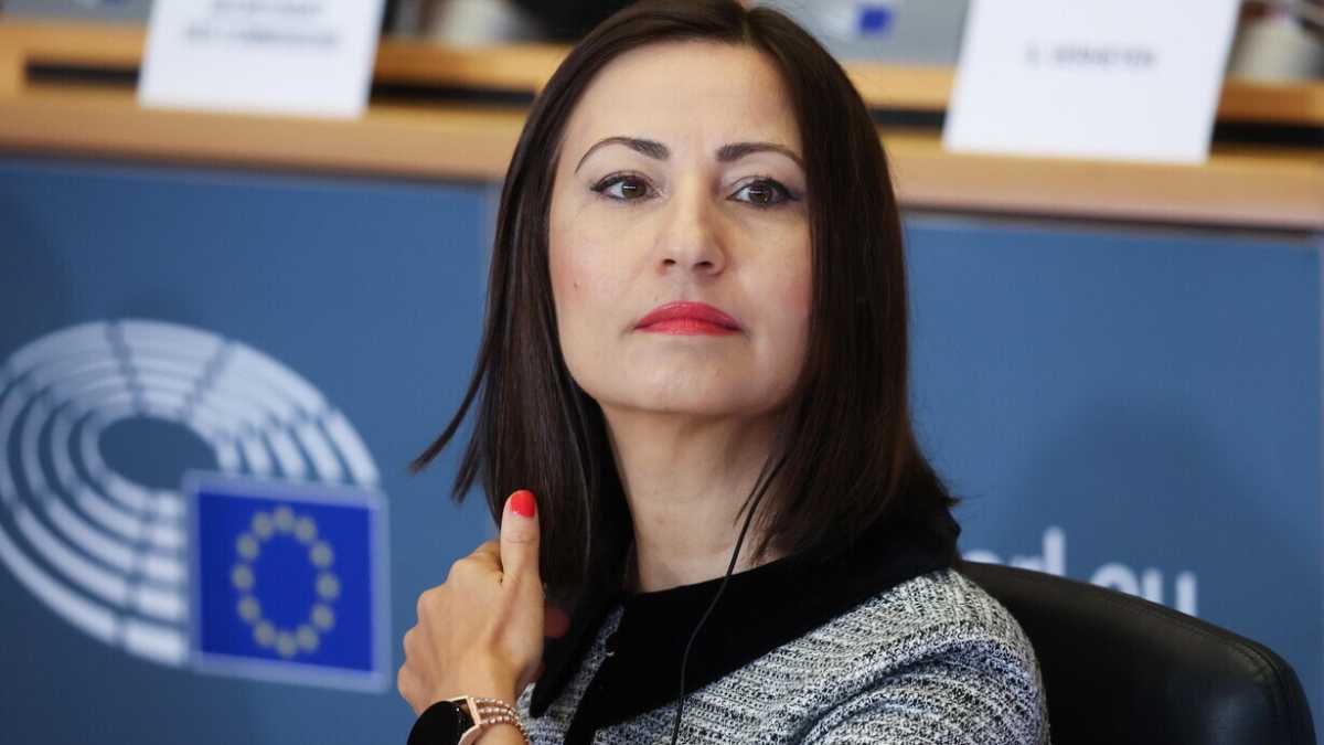 Immagine di Ivanova passa, ma dalla Commissione è tutto un fuggi fuggi