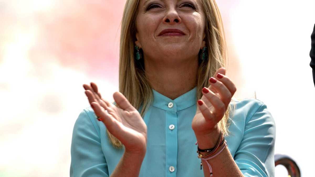 Immagine di Meloni dà l'amaro calice alla maggioranza: realismo sulla manovra. E Salvini attacca Gentiloni