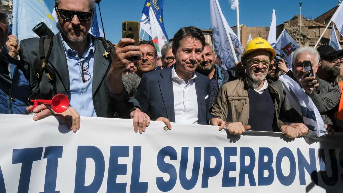 Immagine di Conte tenta di coprire la voragine del Supebonus con dati inventati