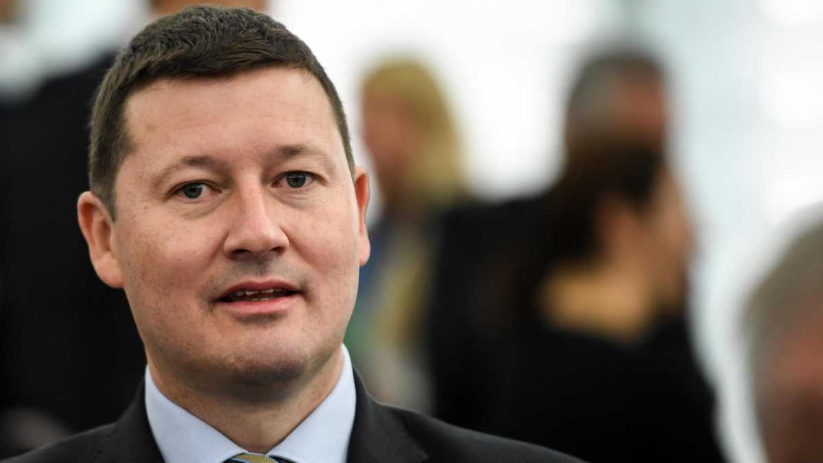 Immagine di Selmayr e von der Leyen, mondi opposti