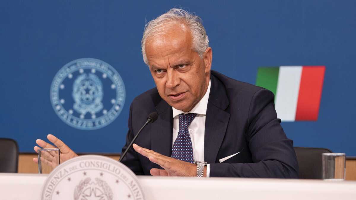 Immagine di La Bestiolina al Viminale. La svolta di Piantedosi: tornano al ministero i consulenti social di Salvini