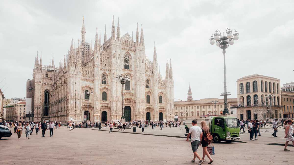Immagine di Da capitale economica a città turistica, la convivenza complicata