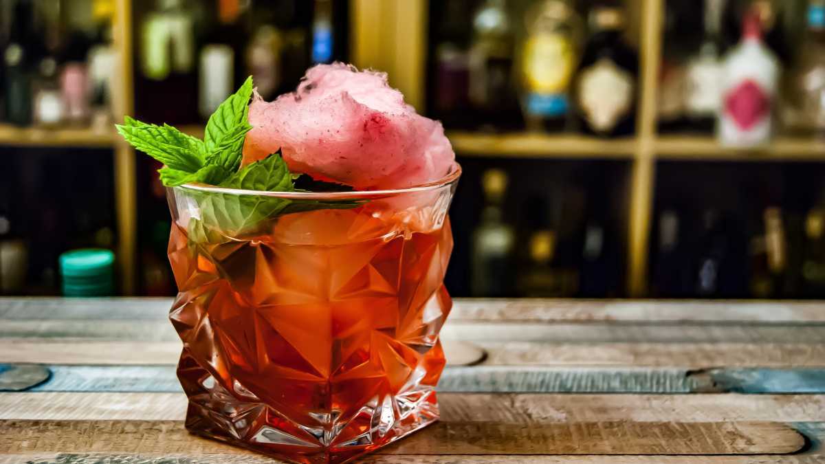 Immagine di Bulgari Hotel. Posto stupendo, ottimo cocktail, ma i turisti a Roma (pure i ricchi) ciabattano
