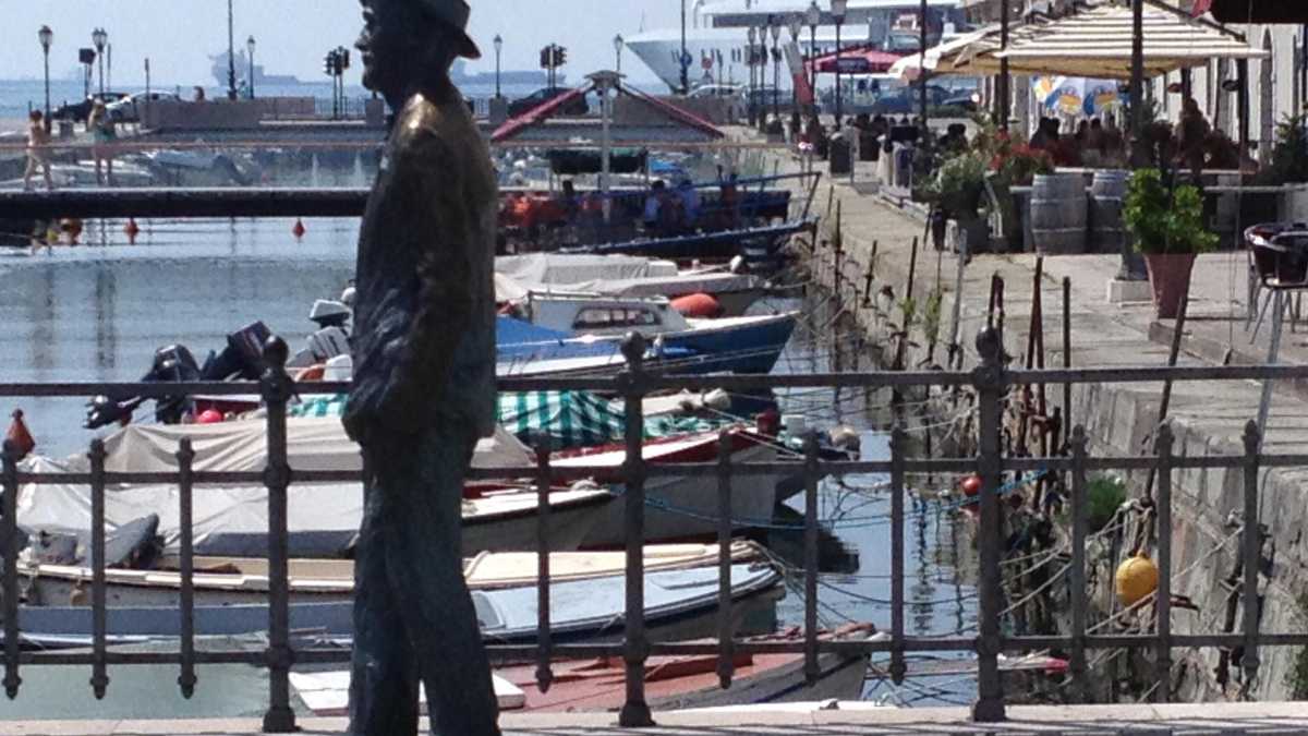 Immagine di I nuovi libri di Enrico Terrinoni e Simone Volpato traboccano di delizie triestine