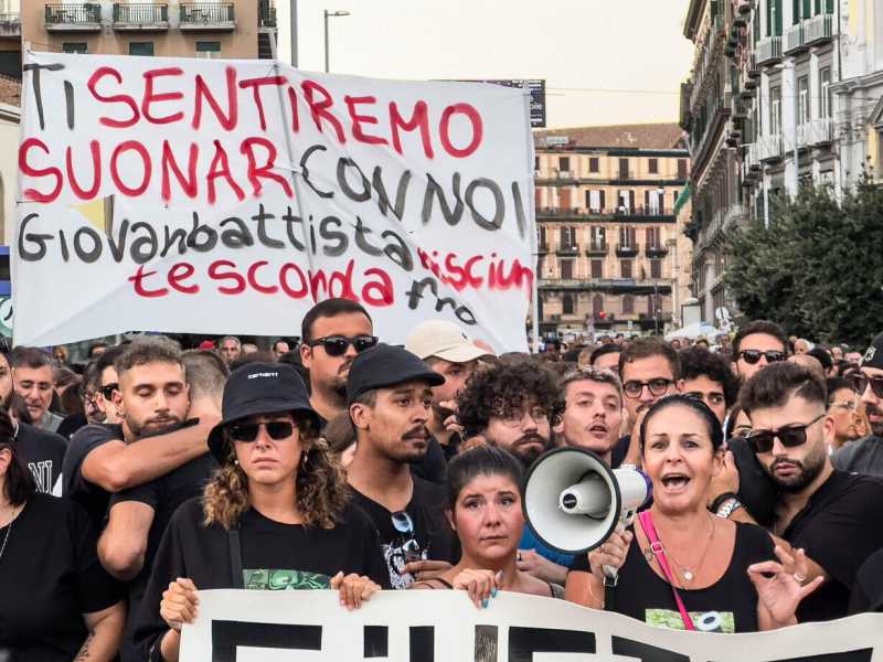 Corteo a Napoli per Giovanbattista Cutolo (Ansa)