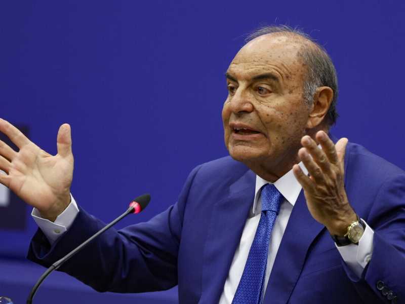 Bruno Vespa bum bum: "Fazio, esperto in contratti"