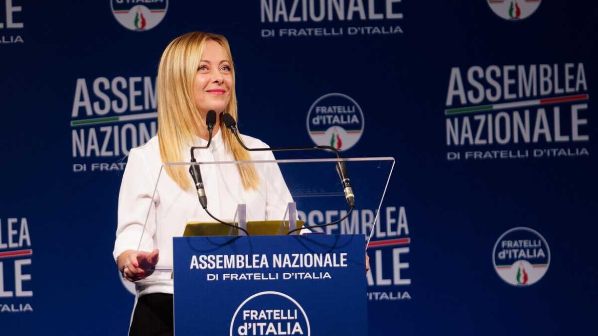Immagine di Europa, orgoglio e vittimismo. La versione di Meloni all'assemblea di FdI
