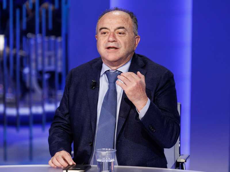 Gratteri verso la guida della procura di Napoli, grazie a manette facili e inchieste show