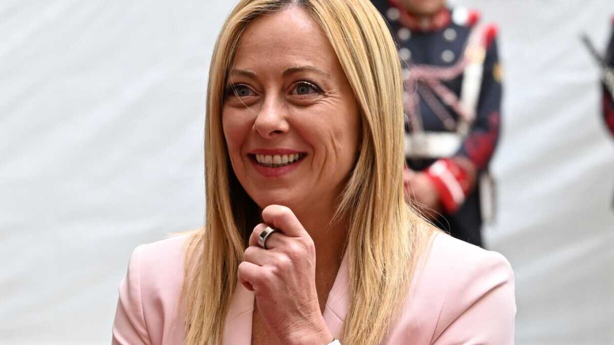 Immagine di Meloni promuove l'incarico di Draghi in Ue: "Buona notizia. Può avere un occhio di riguardo"
