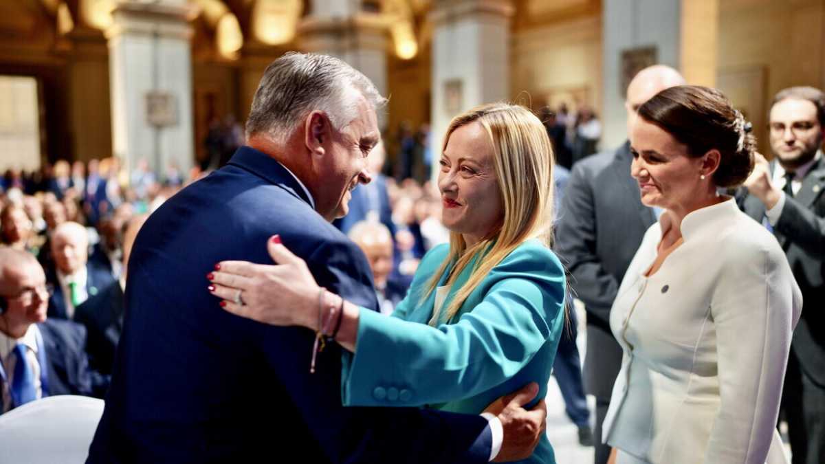 Immagine di Torna Meloni vecchia maniera: "Combatto per Dio e famiglia". E Orbán: "Brava Giorgia"