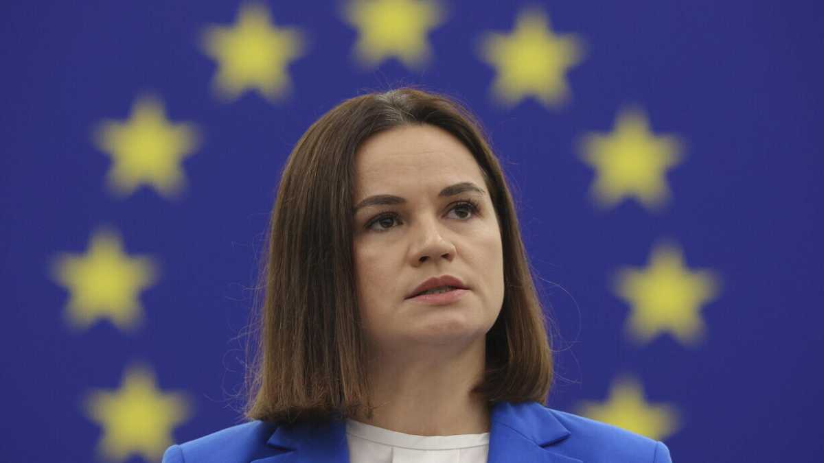 Immagine di “Non ci siamo arresi”. All'Europarlamento, Tikhanovskaya dice che per i bielorussi l’Europa è “casa”
