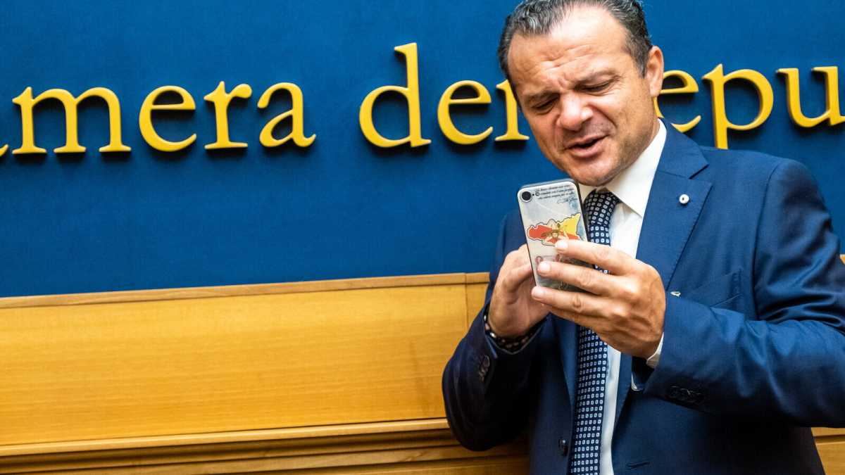Immagine di Niente Pontida per Cateno De Luca: "Rischi per l'ordine pubblico". E chiede a Salvini un invito ufficiale