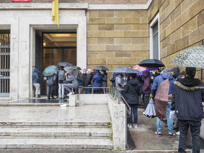 "La giunta chiede al governo personale per le carte d'identità, ma fu Gualtieri a bloccare le assunzioni". Parla l'ex assessore di Raggi