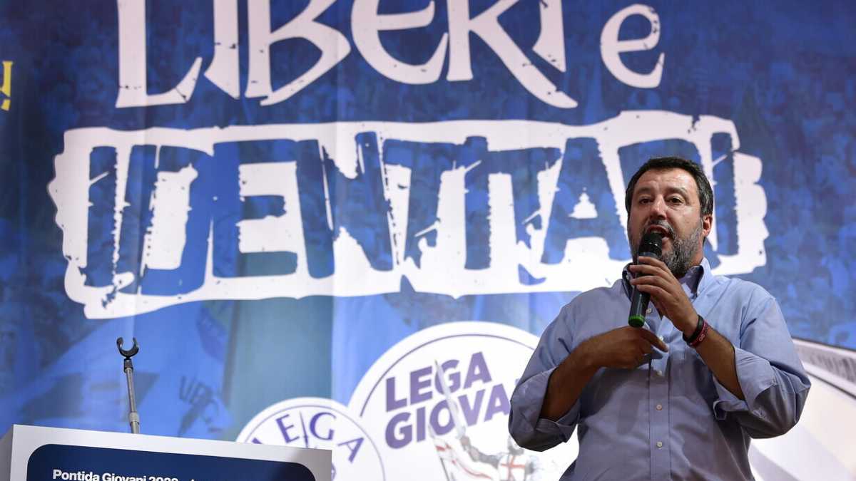 Immagine di Migranti, tregua di Salvini con Meloni: “Ma ora fatti concreti da von der Leyen"