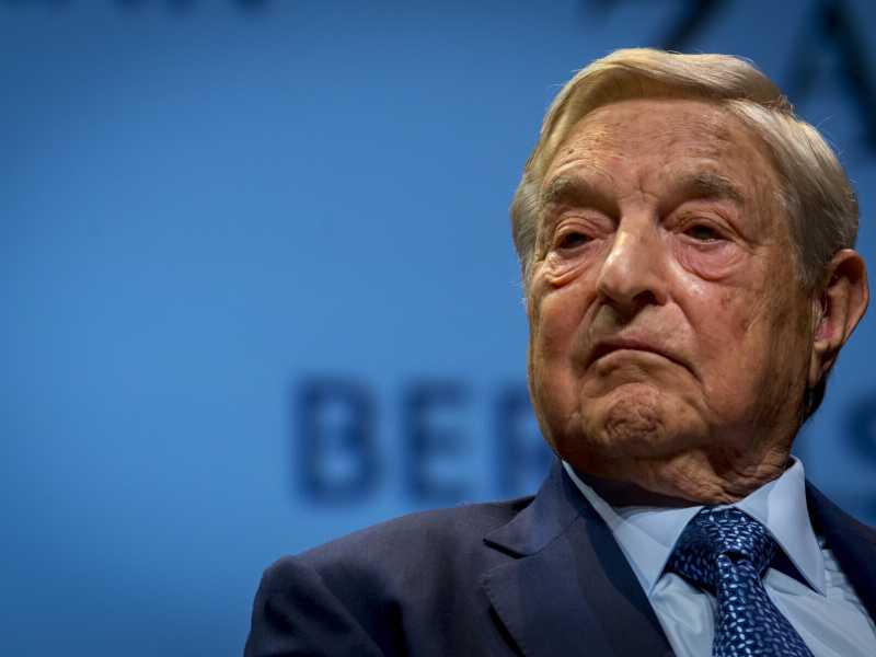 A giugno, il finanziere George Soros ha passato il testimone della sua fondazione da 25 miliardi di dollari al figlio Alexander (foto LaPresse)&nbsp;<br />