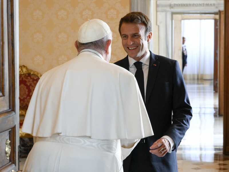 Papa Francesco in Udienza con il Presidente della Francia Emmanuel Macron nel 2022 (LaPresse)&nbsp;<br />