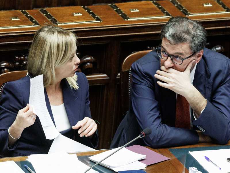 Giorgia Meloni e Giancarlo Giorgetti (LaPresse)