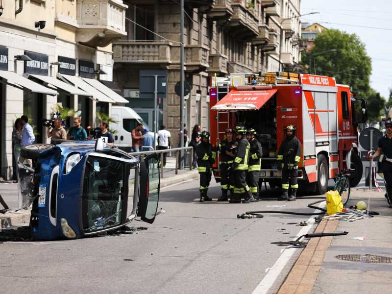 Milano. Incidente stradale tra automobile, moto e bicicletta in Corso XXII Marzo 39<span style="font-family: Arial, Helvetica, sans-serif; font-size: 16px;"> (LaPresse)</span><br /><br />