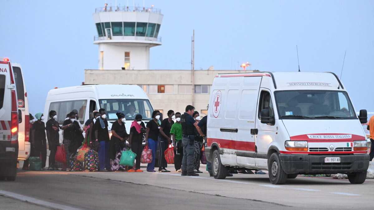 Immagine di “Prima di cacciarli, rispondete a come dar loro da mangiare e dormire”