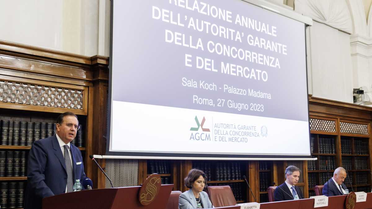 Immagine di In Antitrust don't trust. Il tempismo progovernativo di Rustichelli contro Ryanair