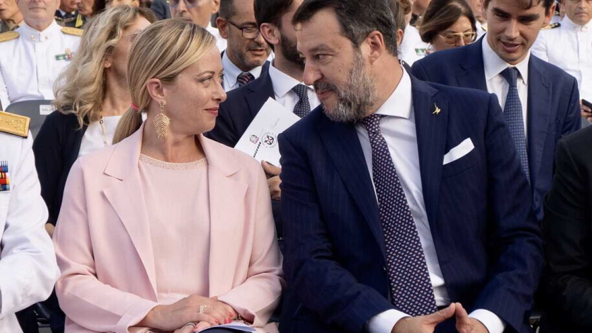 Immagine di Lotta nel fango a destra. Meloni e Salvini giocano a chi la spara più grossa contro la Germania sui migranti