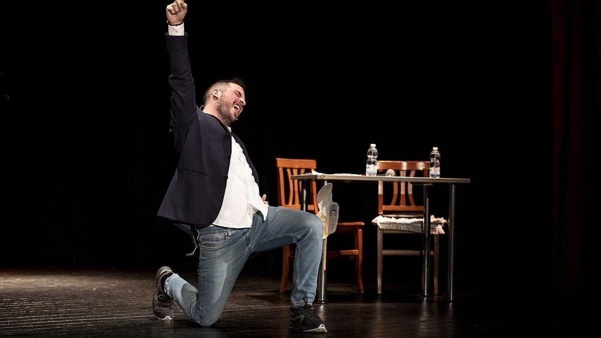 Immagine di “La scuola italiana manca di ironia”. Parola di Filippo Caccamo (ma anche di Gianmaria)