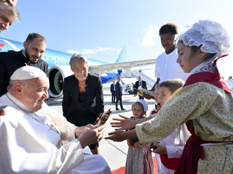 Niente assist del Papa ai sovranisti sui migranti: "Accoglierli è un dovere di civiltà"