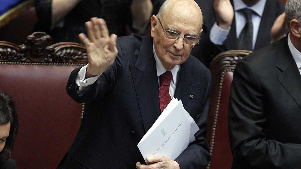 Immagine di In Senato la camera ardente di Napolitano. Meloni rinvia la festa di FdI