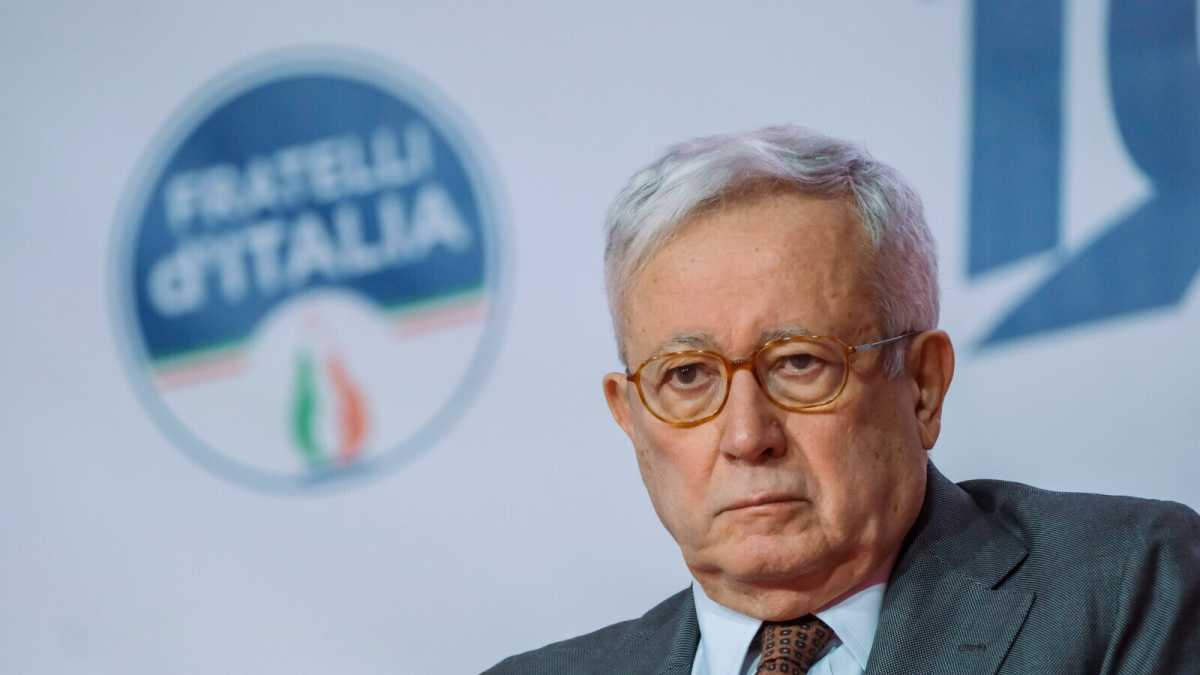Immagine di Tremonti anti complottista, ma solo quando al governo non c’è lui