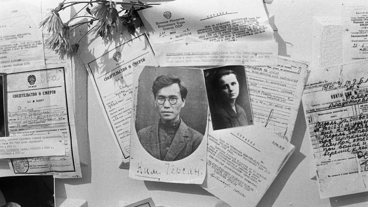 Immagine di Foto sfregiate dalla paura. L’arte di cancellare volti in Unione sovietica