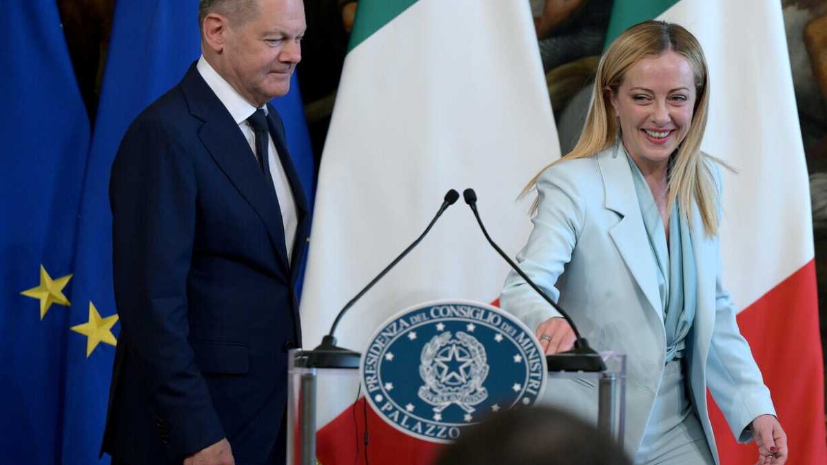 Immagine di Meloni scrive a Scholz: "Caro Olaf, il sostegno tedesco alle Ong ci stupisce"