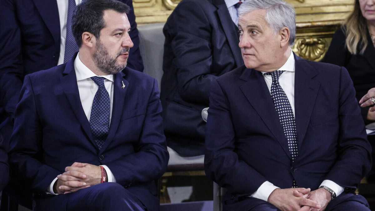 Immagine di Salvini punta su un condono per le irregolarità edilizie. Tajani: "Solo per le piccole infrazioni"