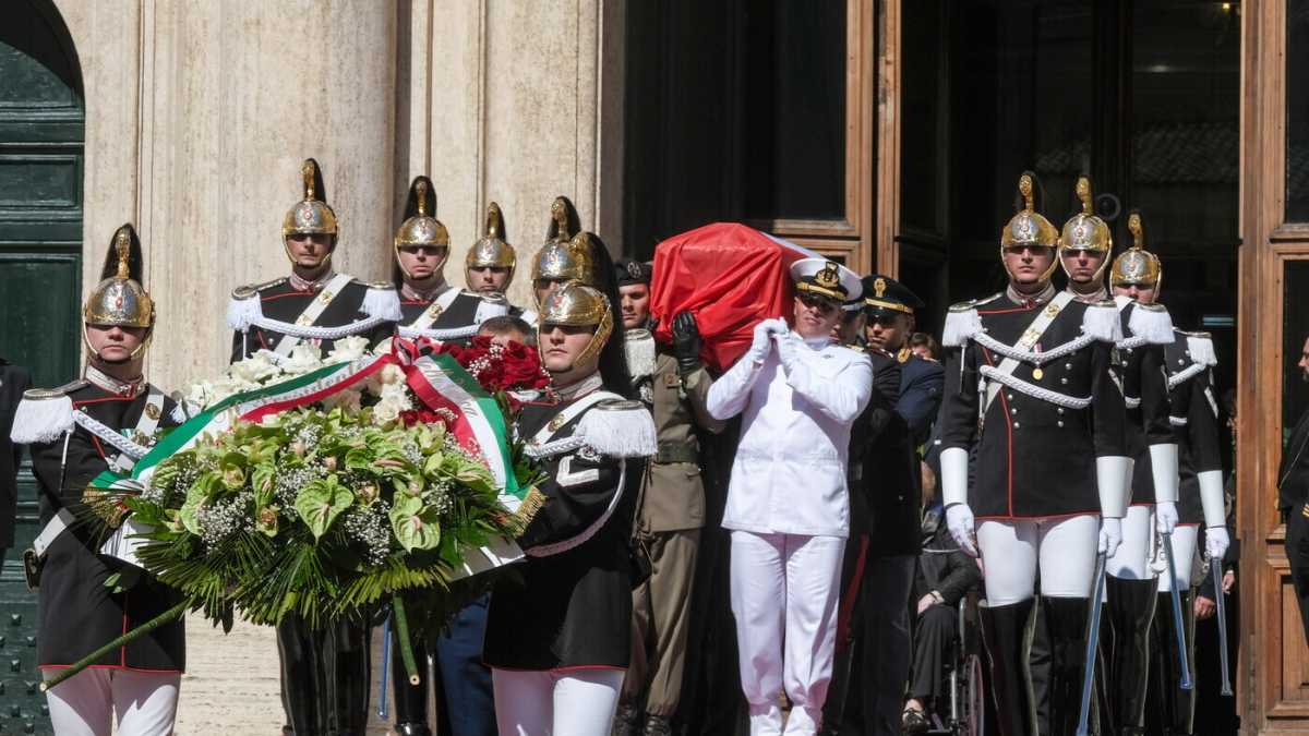 Immagine di Il funerale di Napolitano in una Roma indecente