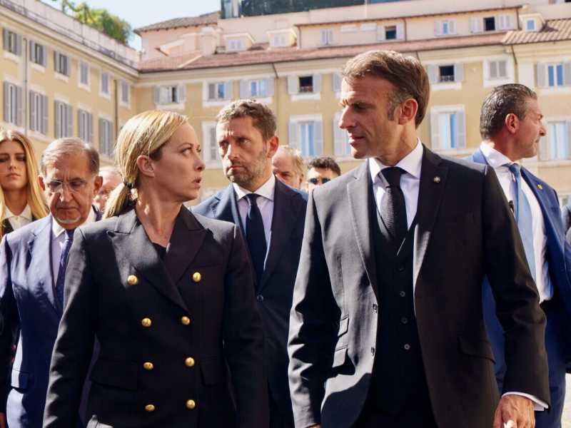 Tra Meloni e Macron c'è un Salvini di troppo: cortocircuito lepenista