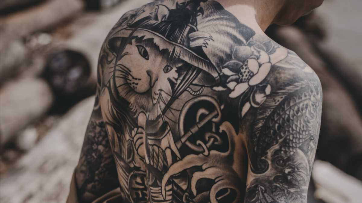 Immagine di Com'è che gli italiani sono diventati un popolo di tatuati raccattacacca di cane?