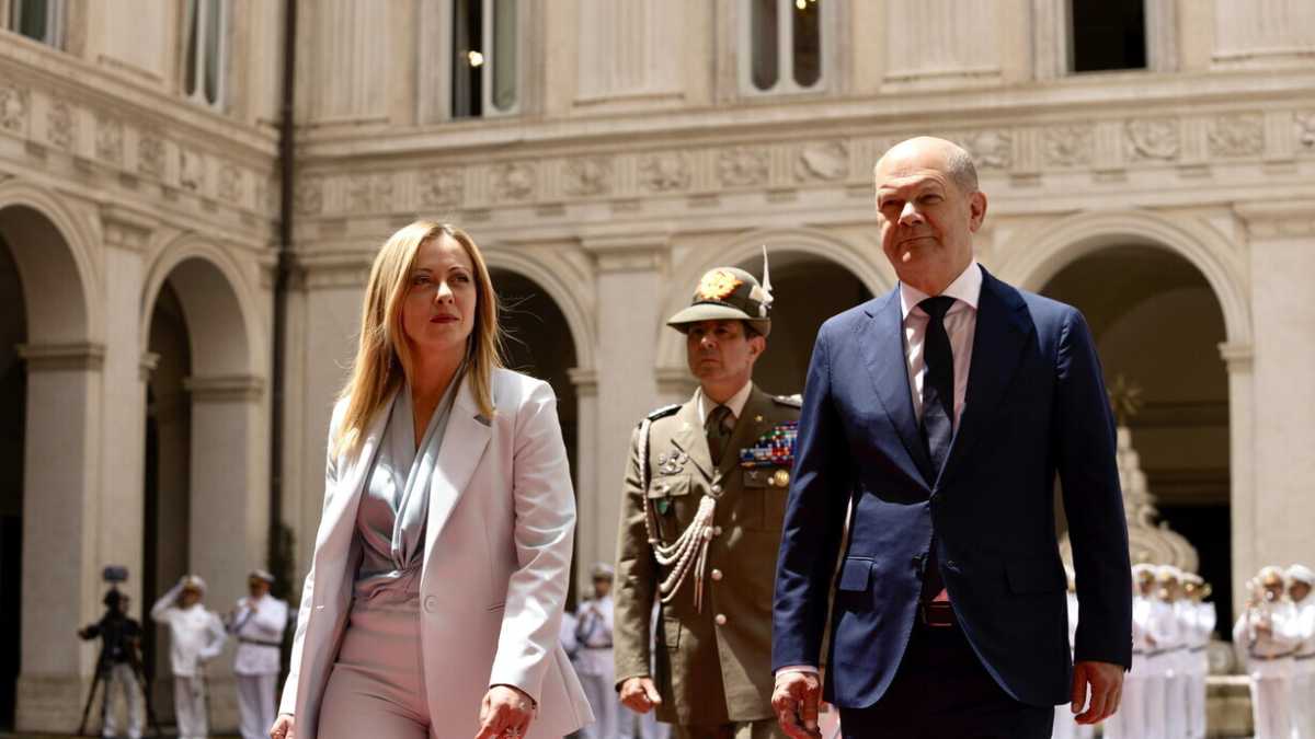 Immagine di Meloni cerca il dialogo con Scholz (dopo le tensioni sui migranti)