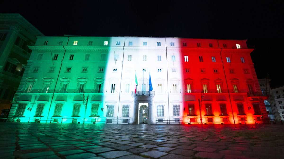 Immagine di Contro l’uso del tricolore sui monumenti: non siamo in pizzeria