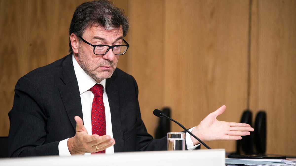 Immagine di Giorgetti e i timori sui conti: "Se salgono spread e tassi, me ne torno a vendere case"