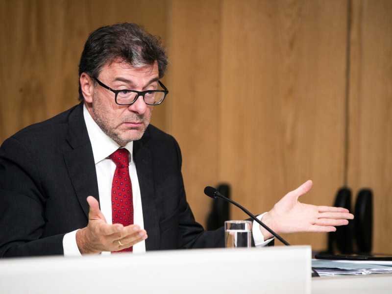 Giorgetti e i timori sui conti: "Se salgono spread e tassi, me ne torno a vendere case"