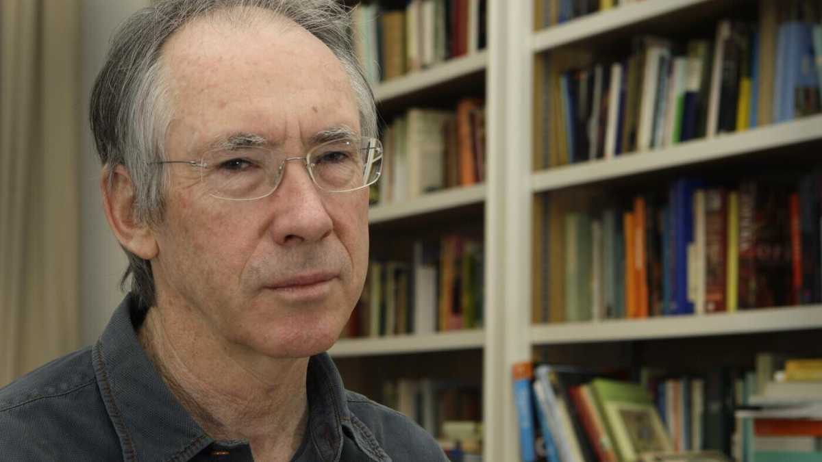 Immagine di Ian McEwan contro il sensitive reading. S'è giocato il Nobel anche quest’anno