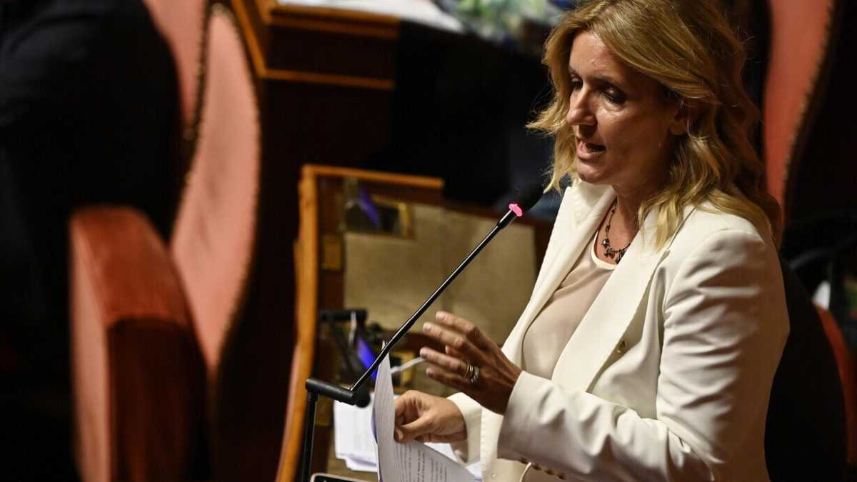 Immagine di Renzi "scippa" la senatrice Musolino a Cateno De Luca
