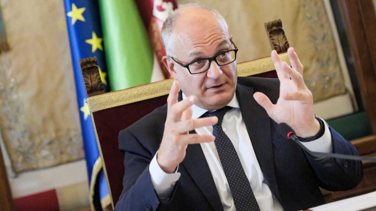 Immagine di Gualtieri fa il tagliando su bus e taxi, in duello con Salvini e con schiaffo saudita