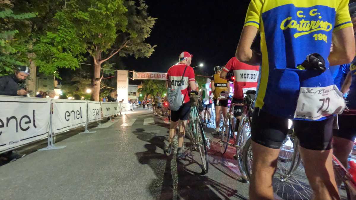 Immagine di Se al buio d'autunno un pedalatore. Il tempo diverso dell'Eroica