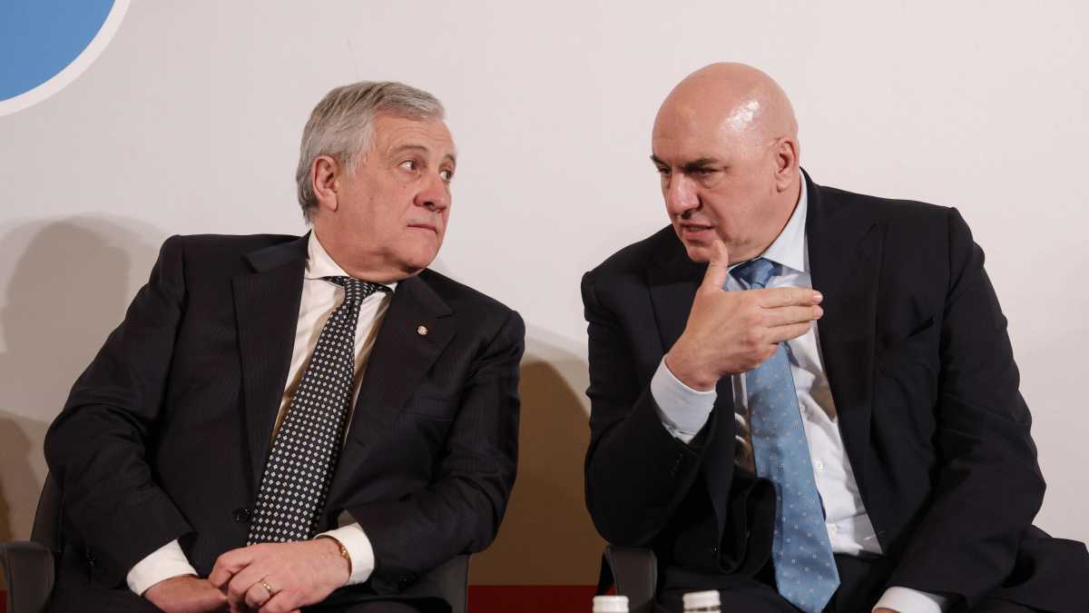 Immagine di Il nuovo invio di armi all'Ucraina fa discutere anche nel governo. Crosetto: "Non abbiamo risorse illimitate"