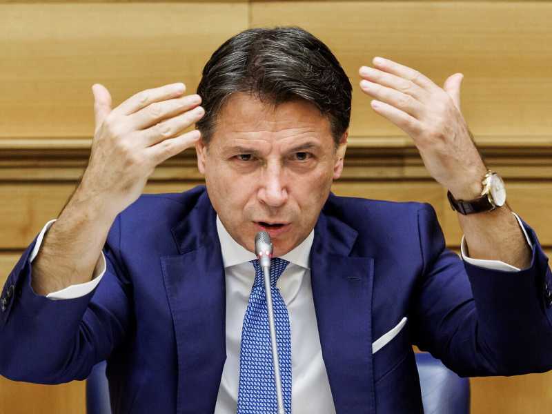 Le continue giravolte di Conte sono la dimostrazione del suo essere uno straordinario performer