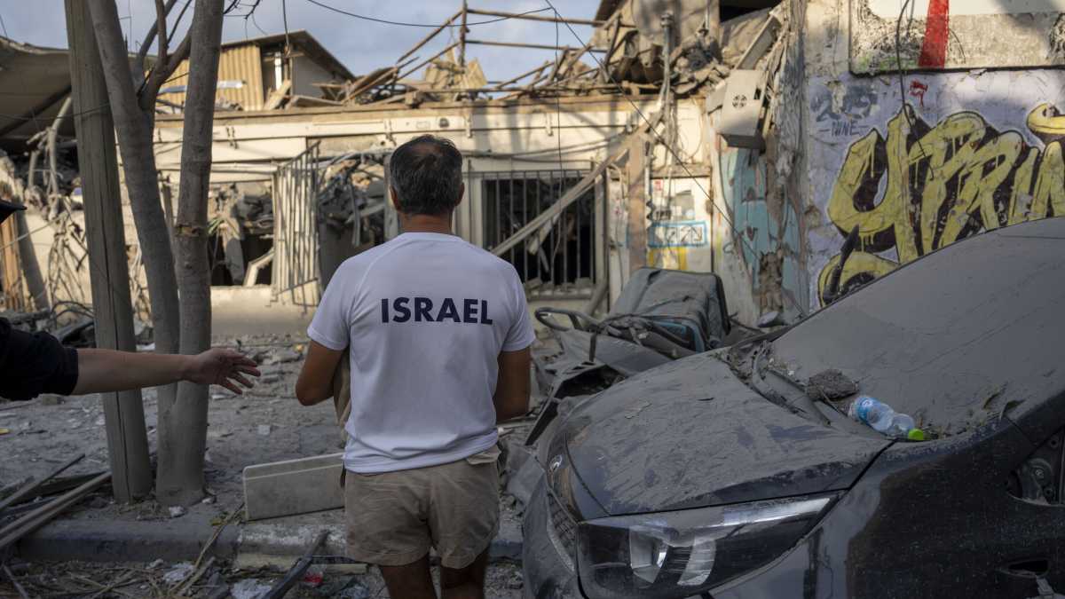 Immagine di "Israele non morirà. Noi ci siamo. Contro il terrorismo e chi non prende posizione", ci scrive Calenda