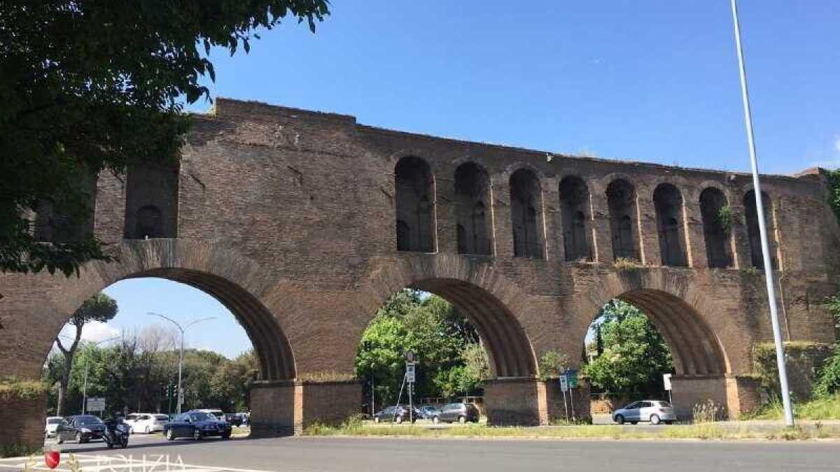 Immagine di Il guaio dell’imperatore Aureliano? Non i barbari, ma l’economia. Così costruì le Mura attorno a Roma